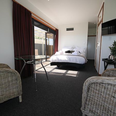 Te Puru Beach Lodge Exterior photo