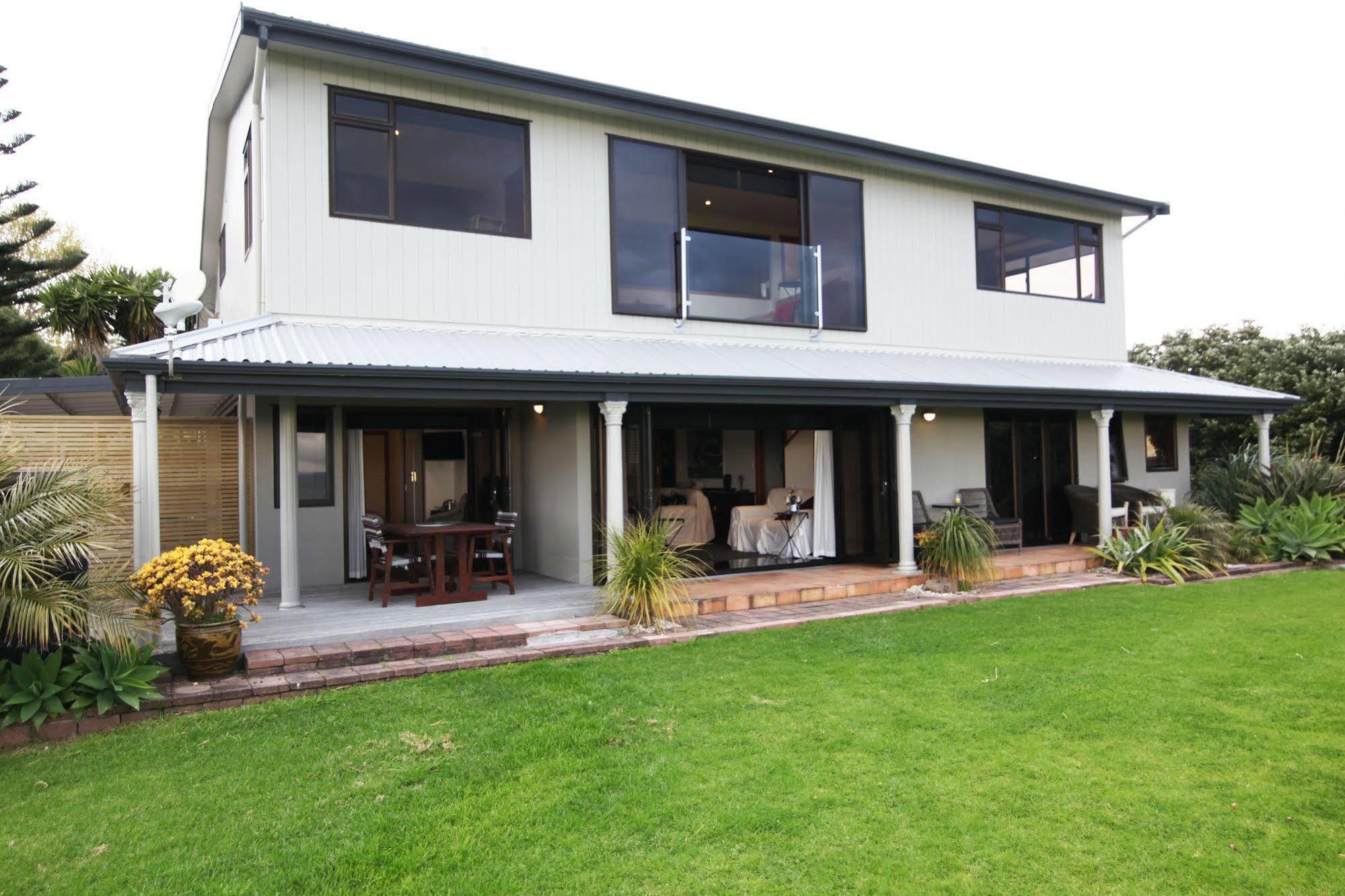 Te Puru Beach Lodge Exterior photo