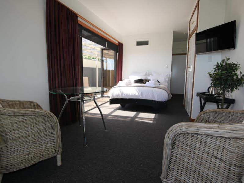 Te Puru Beach Lodge Exterior photo