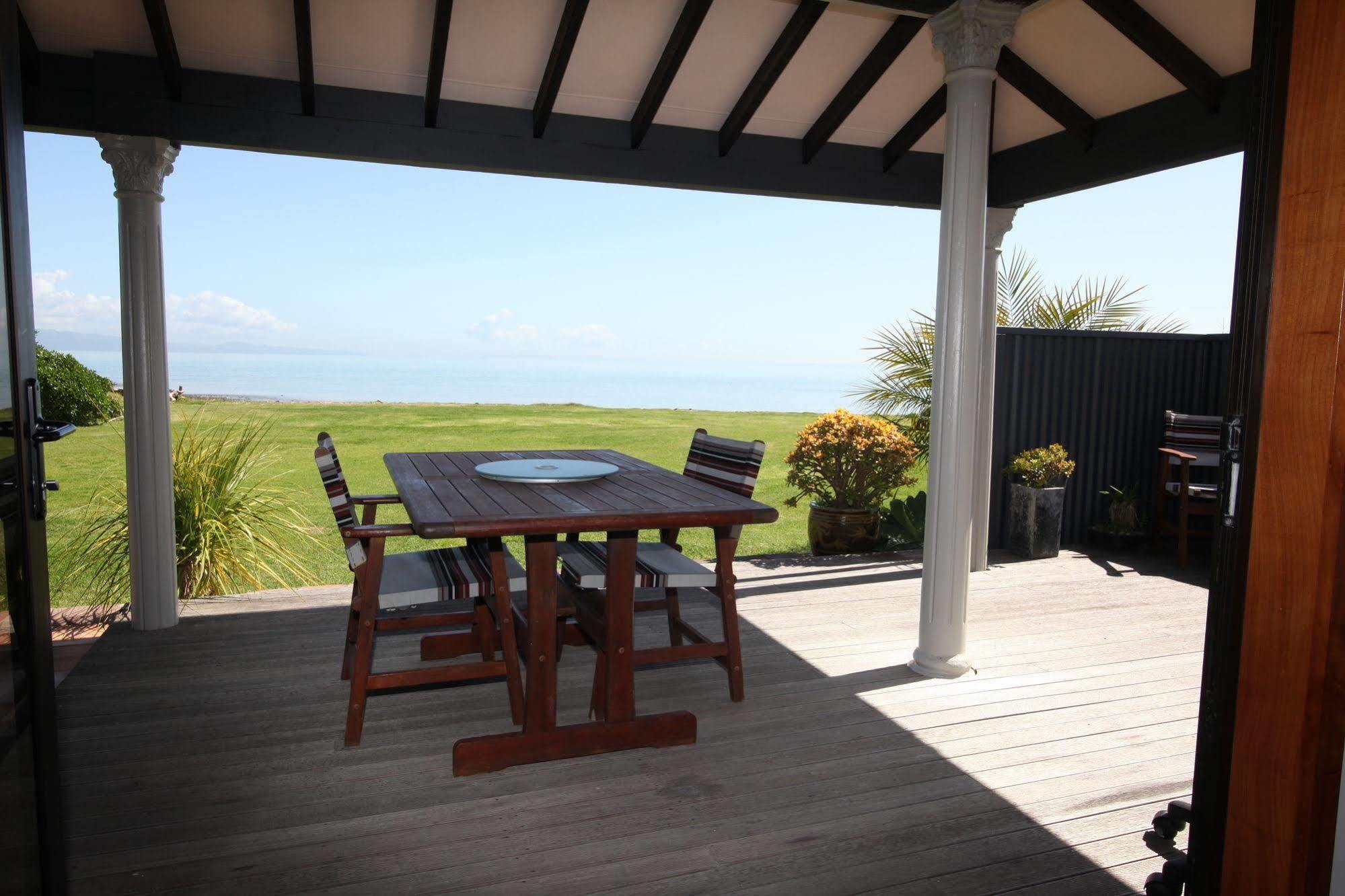 Te Puru Beach Lodge Exterior photo