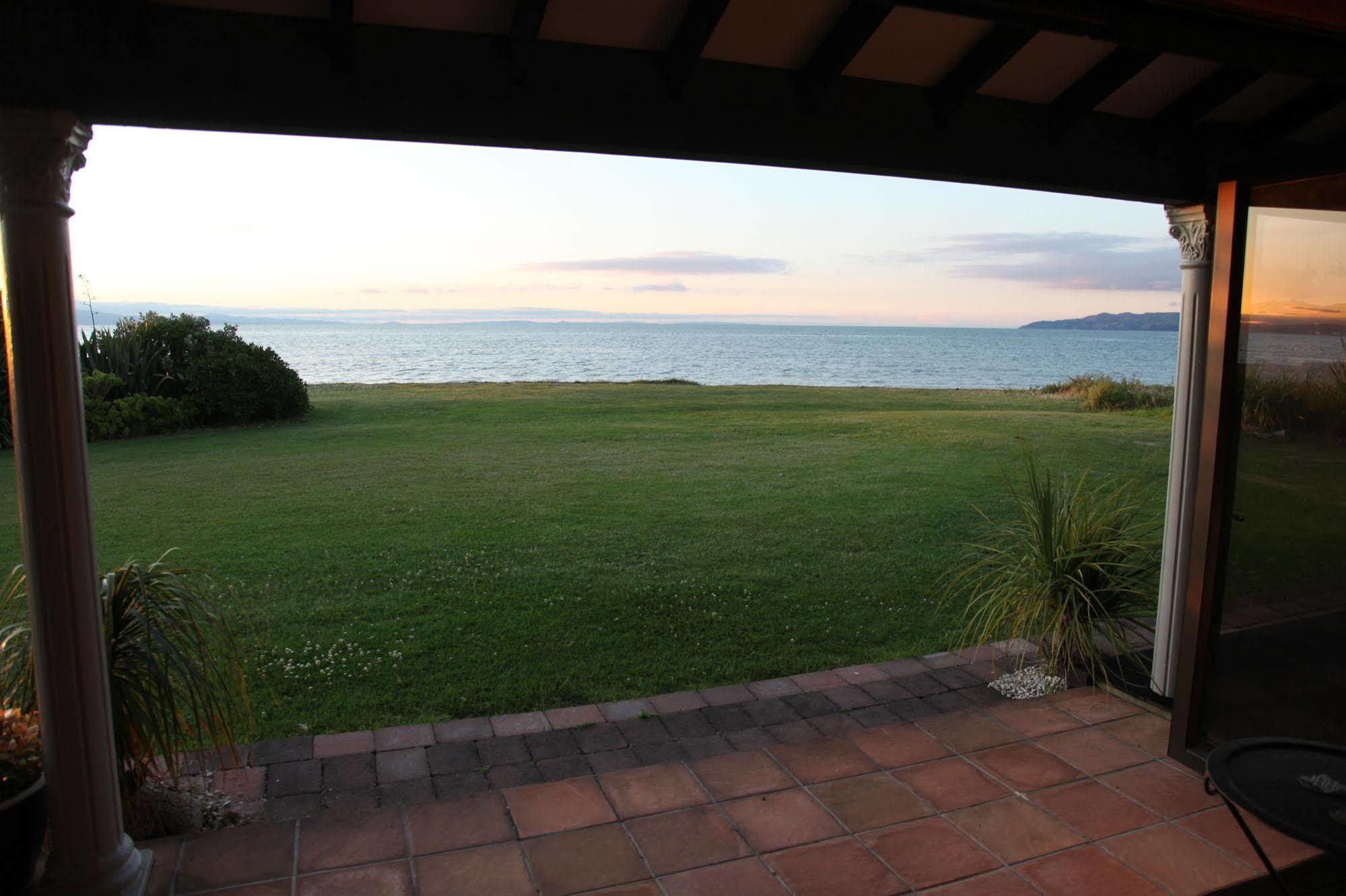 Te Puru Beach Lodge Exterior photo